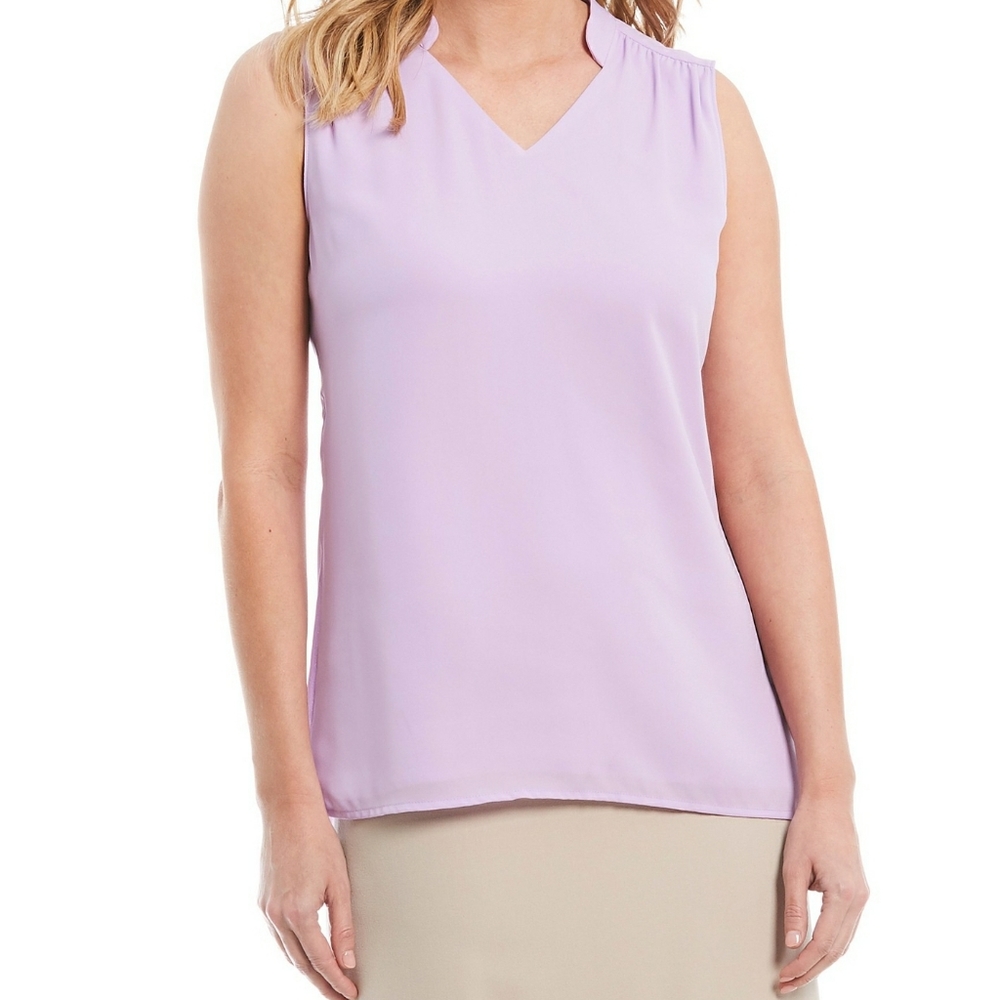 NEW! Preston & York V Neck Blouse 💜